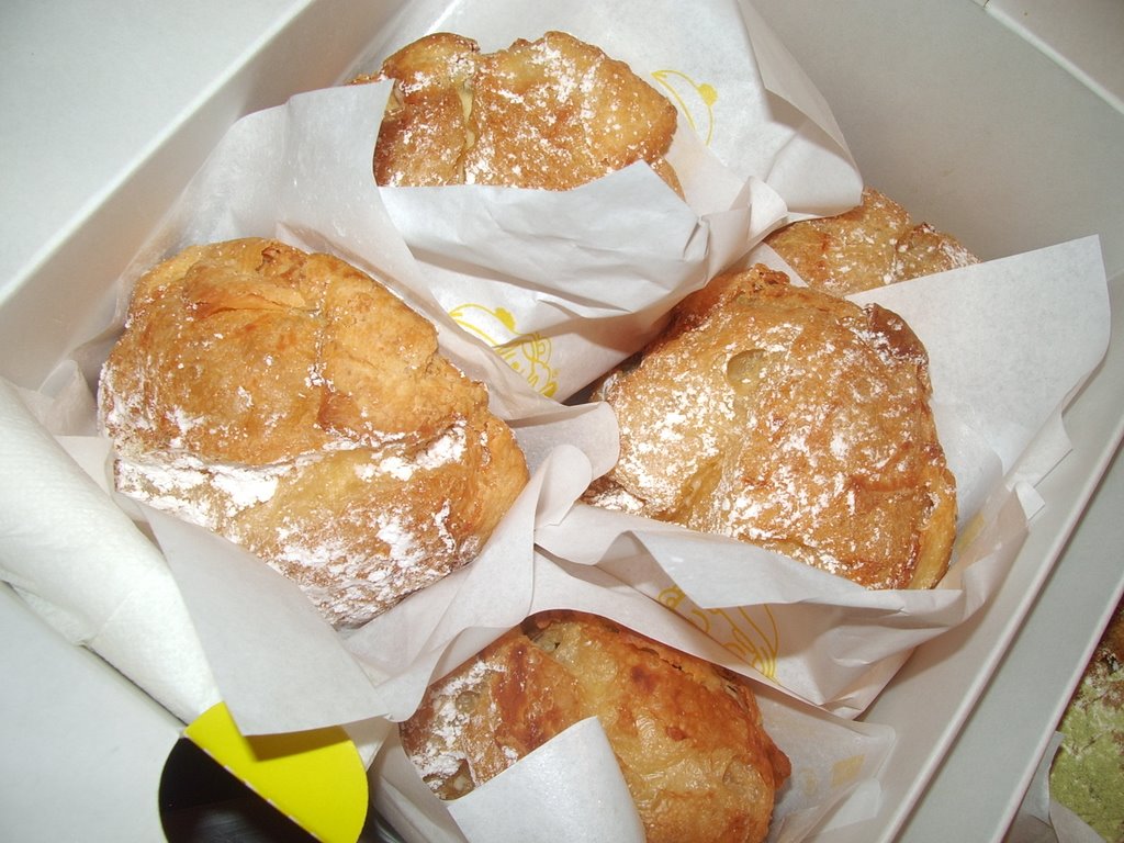 Pretty little cream puff liar